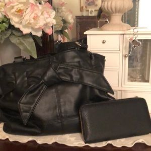 Shoulder bag and wallet very good condition.